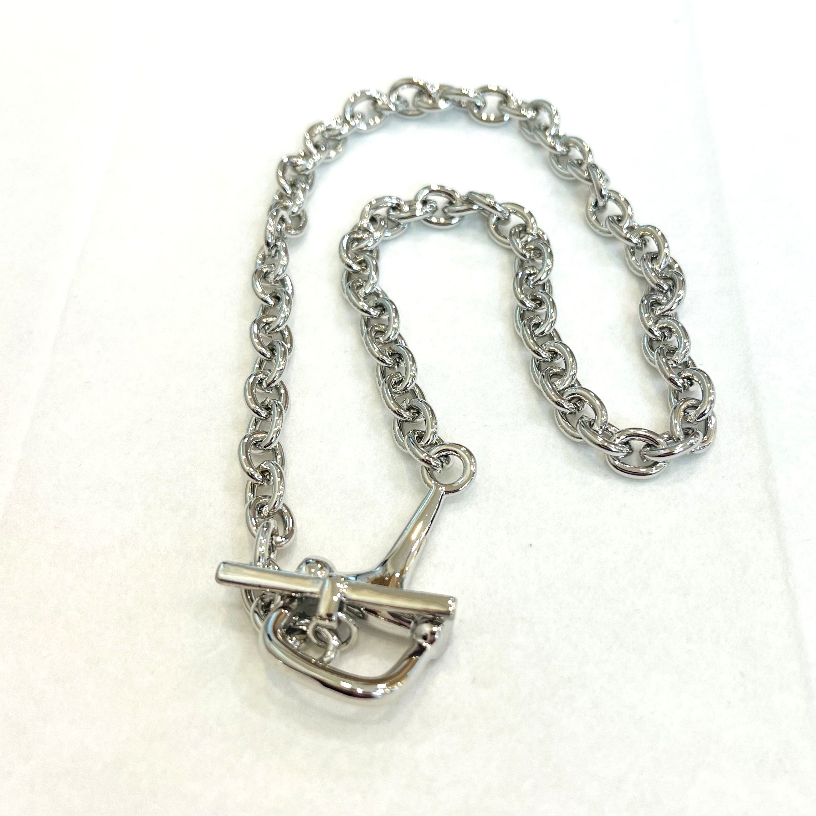 Single Stirrup Toggle Choker Necklace