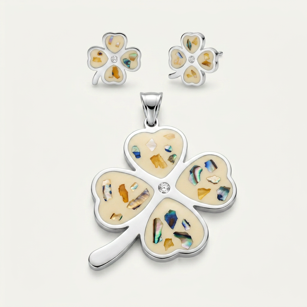 Éclat Clover Pendant